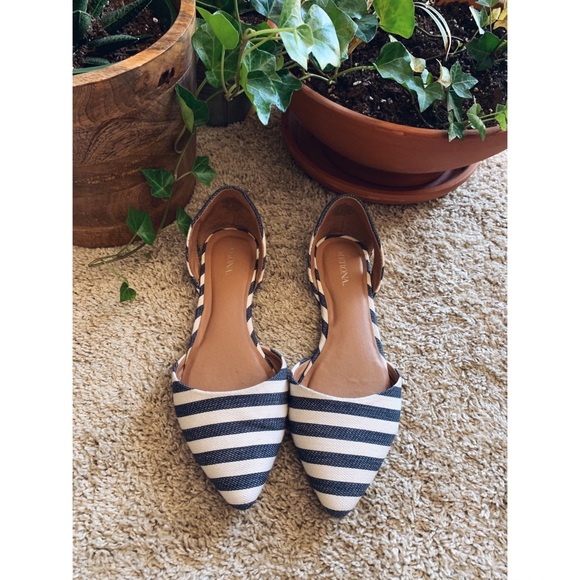 Pointed Toe Striped Blue and White Flats - Picture 2 of 7